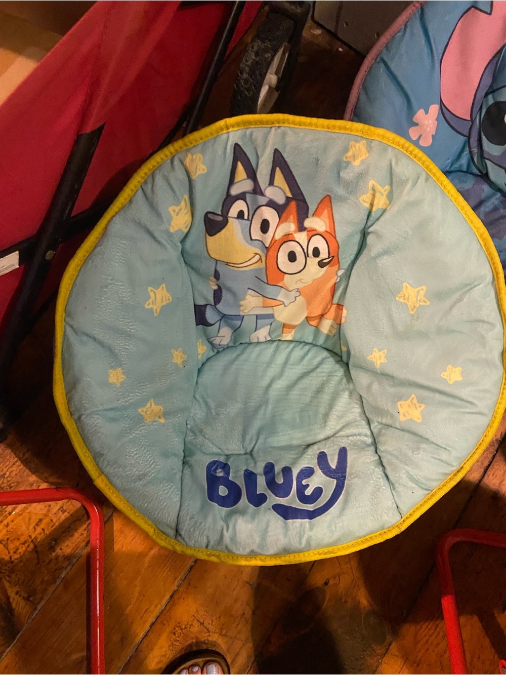 Bluey Plush Round foldable saucer Chair - Light Blue